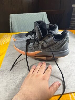 Nike Kyrie Flytrap 2 Cool Grey Pink Basketball Shoes AO4436 006 SIze 12 No Box